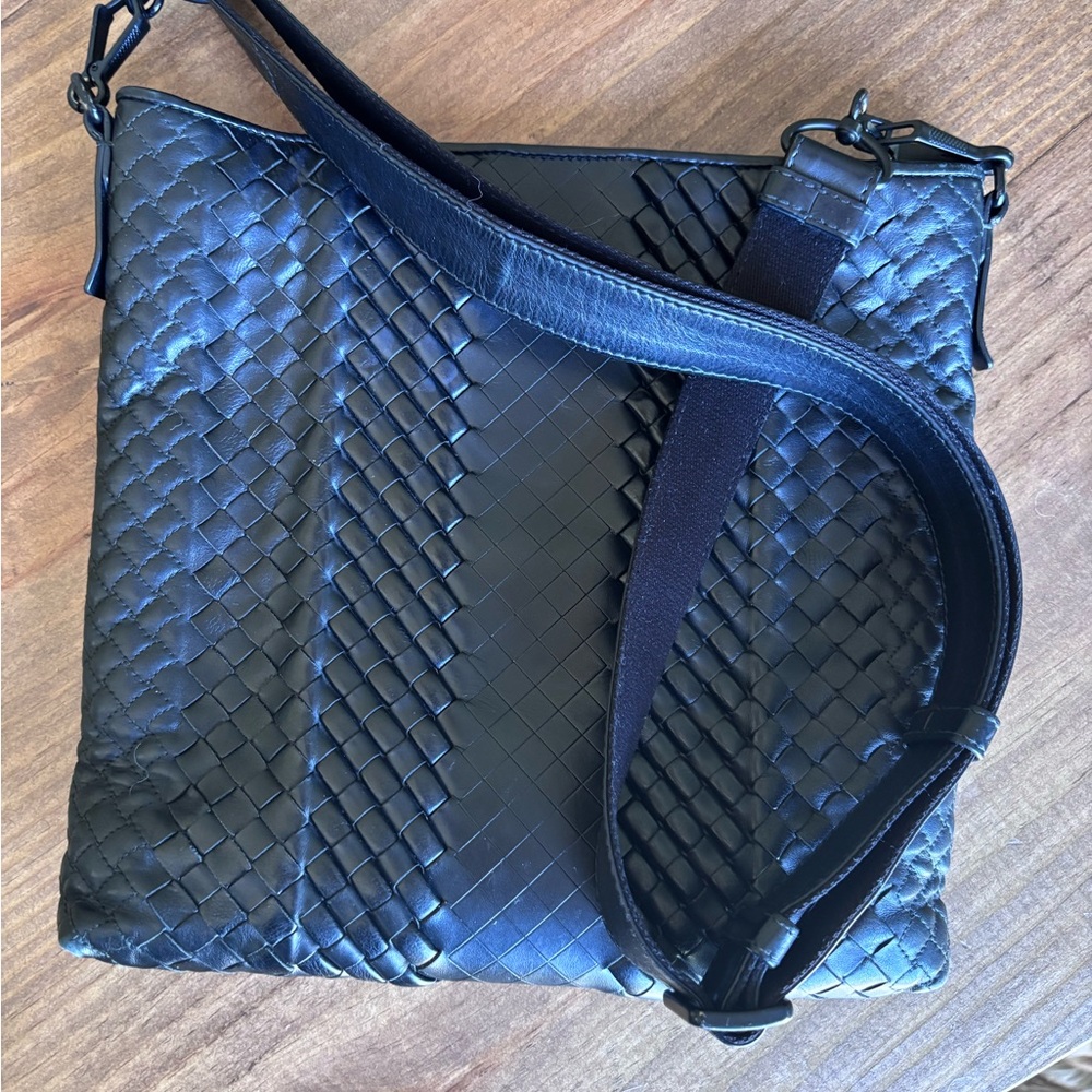Bottega Veneta Intrecciato Woven Messenger Bag Unisex